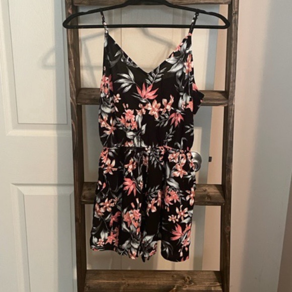 H&M Flower Romper - Picture 1 of 2